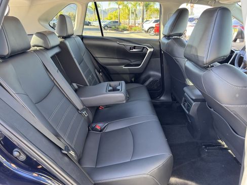 Used 2022 Toyota RAV4 XLE Premium image 36