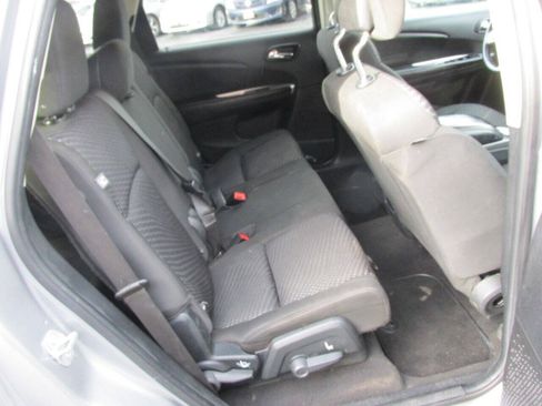 Used 2017 Dodge Journey SE w/ Flexible Seating Group FWD image 25