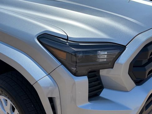 Used 2025 Toyota Tacoma SR5 AWD/4WD image 7