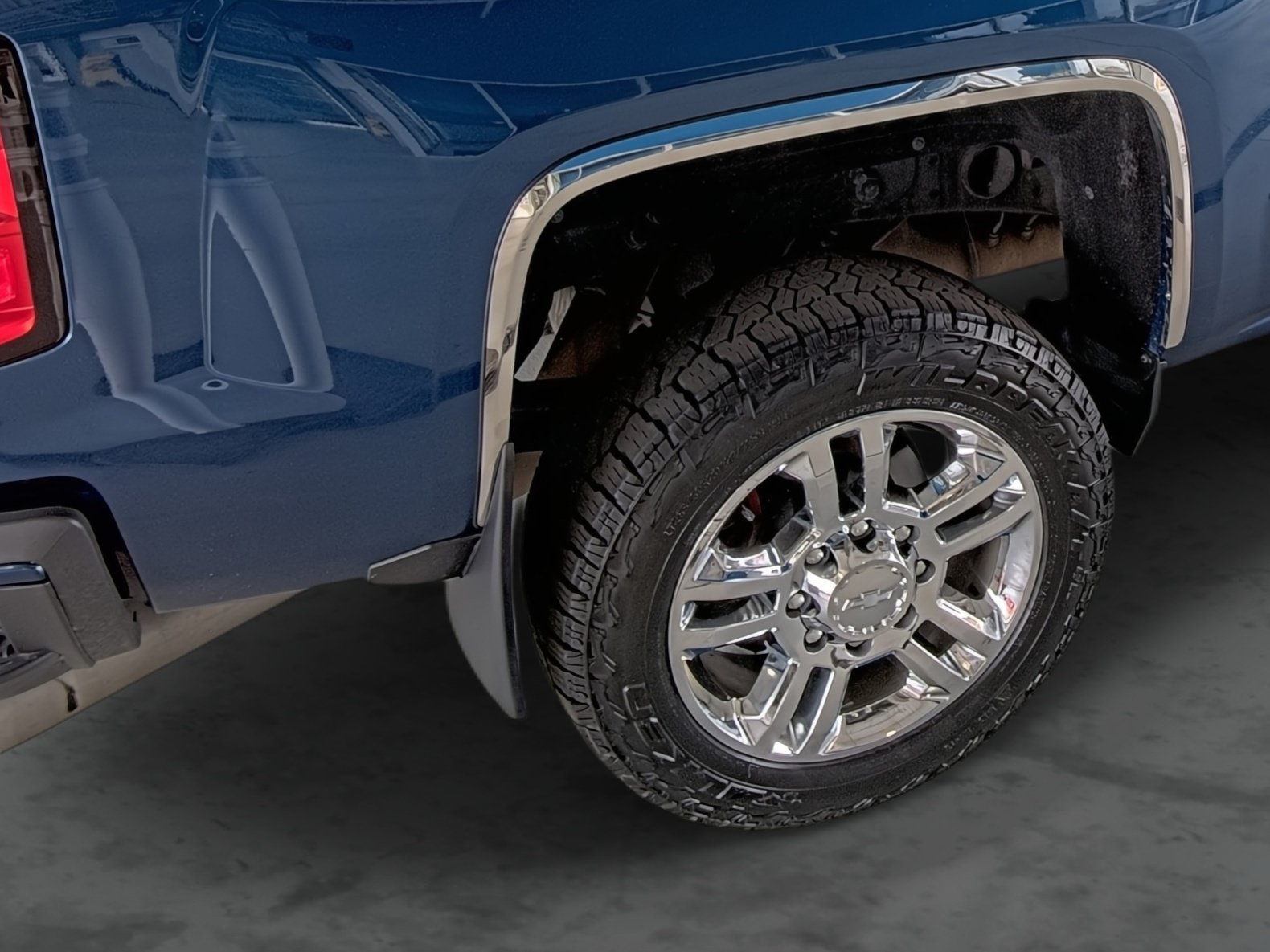 Used 2017 Chevrolet Silverado 2500 High Country w/ Duramax Plus Package AWD/4WD image 13