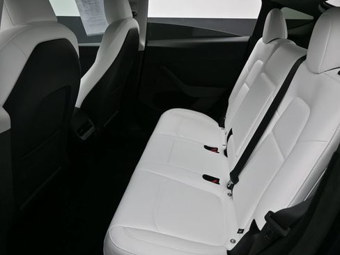 Used 2024 Tesla Model Y Long Range AWD/4WD image 29