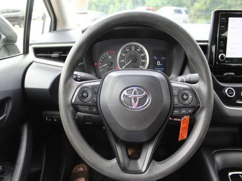 Used 2022 Toyota Corolla LE FWD image 18