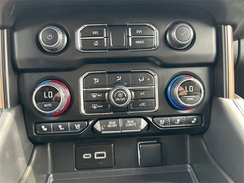 Used 2024 Chevrolet Suburban High Country image 26