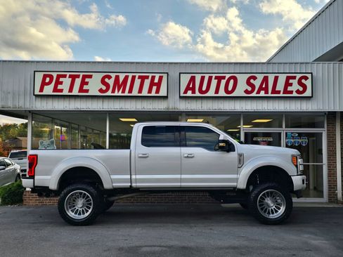 Used 2019 Ford F250 Platinum w/ Platinum Ultimate Package image 2