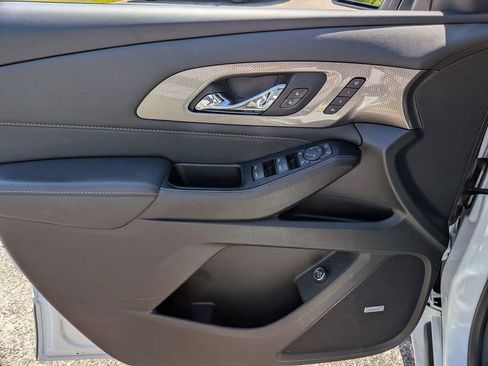 Used 2023 Chevrolet Traverse Premier FWD image 30