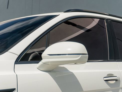 Used 2023 Bentley Bentayga AWD/4WD image 29