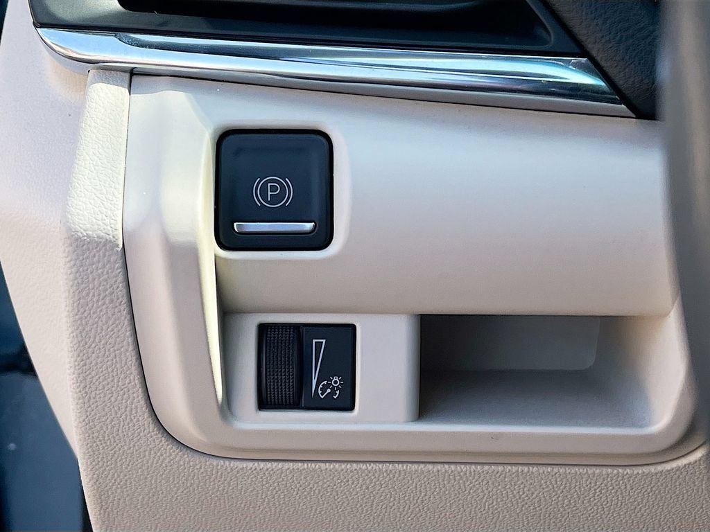 Used 2023 Cadillac CT4 Luxury RWD image 10