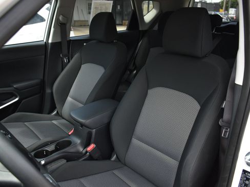 Used 2025 Kia Soul LX w/ LX Technology Package FWD image 14