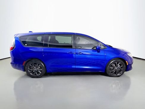 Used 2020 Chrysler Pacifica Touring w/ S Appearance Package FWD image 8
