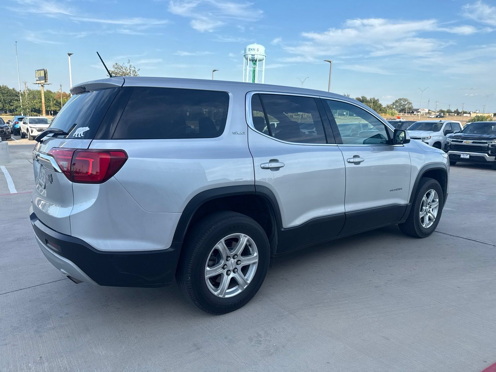 Used 2019 GMC Acadia SLE w/ LPO, Cargo Package FWD image 4