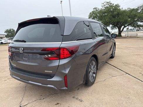 Used 2026 Honda Odyssey Touring image 7