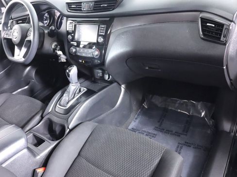 Used 2020 Nissan Rogue Sport S image 39