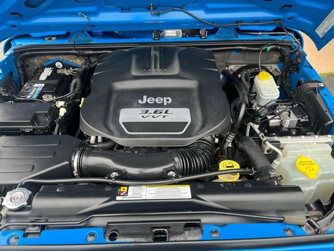 Used 2012 Jeep Wrangler Sport AWD/4WD image 11