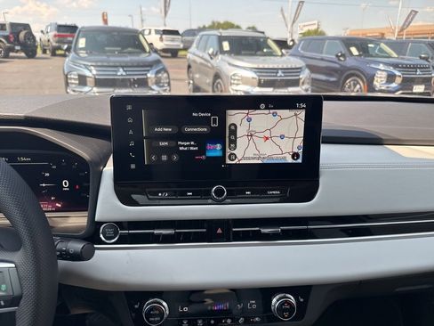 New 2025 Mitsubishi Outlander SE image 23