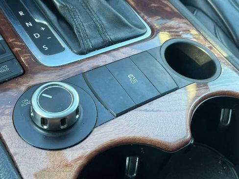 Used 2011 Volkswagen Touareg VR6 image 27