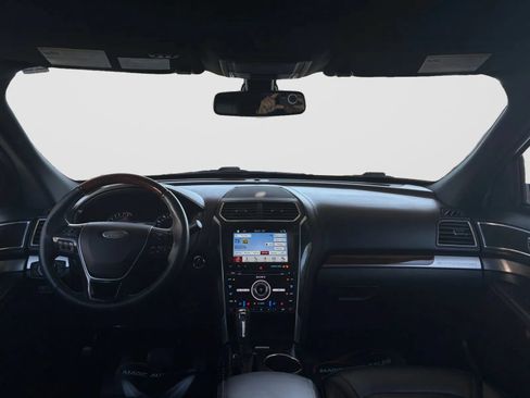 Used 2018 Ford Explorer Platinum AWD/4WD image 23