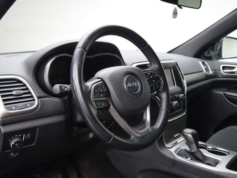 Used 2018 Jeep Grand Cherokee Laredo image 16