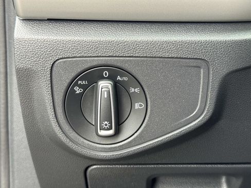 Used 2022 Volkswagen Atlas SE w/ Black Wheel Package image 19