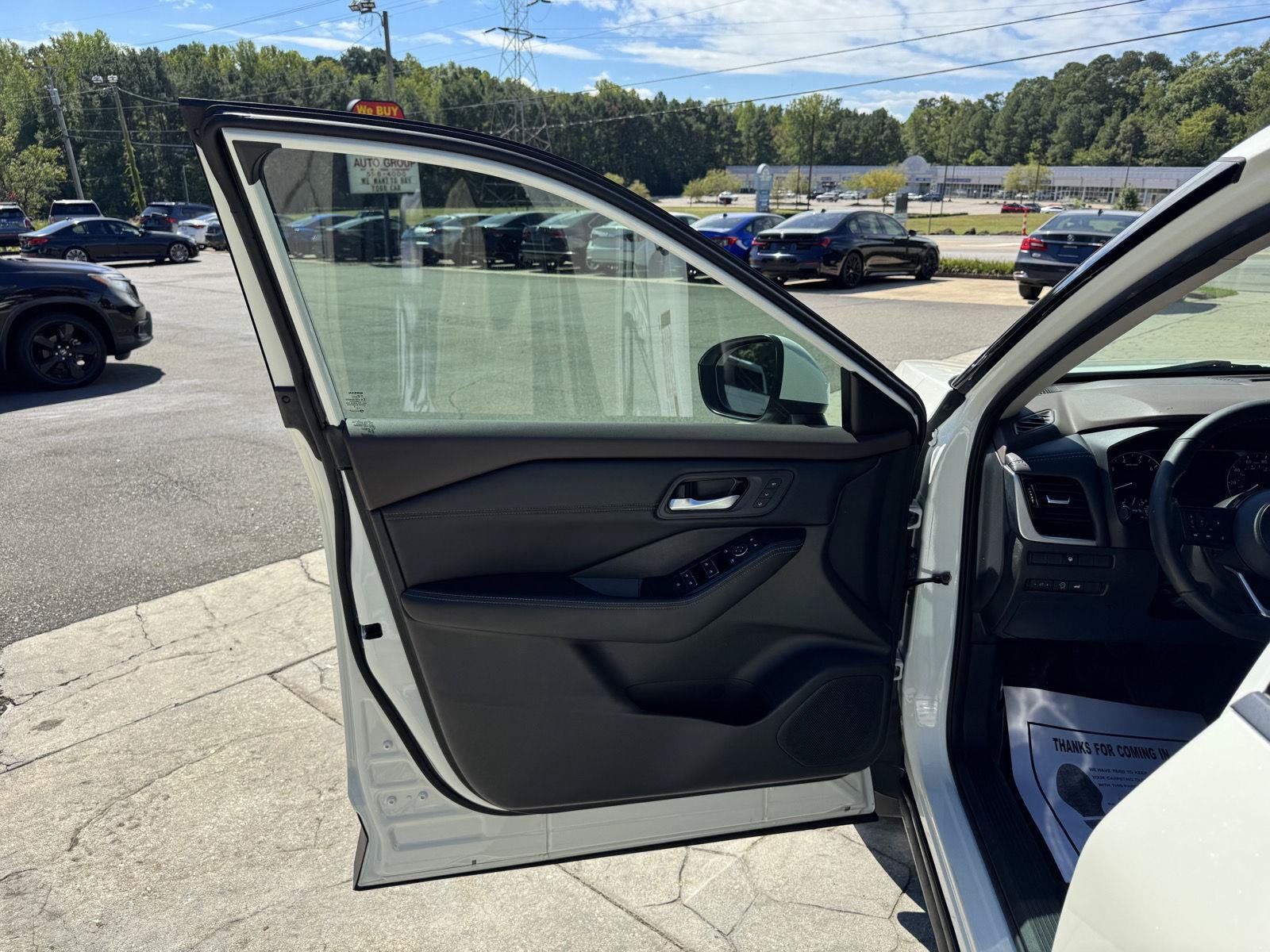 Used 2023 Nissan Rogue SL FWD image 6