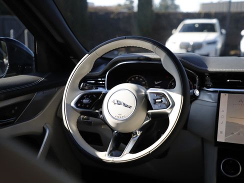 New 2026 Jaguar F-PACE R-Dynamic S image 21