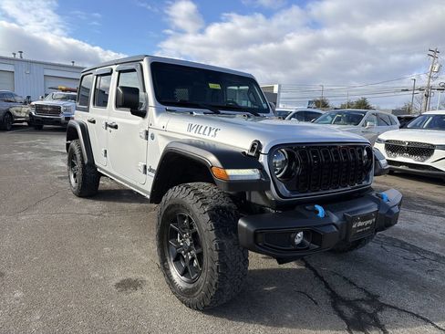 Used 2024 Jeep Wrangler Unlimited AWD/4WD image 8