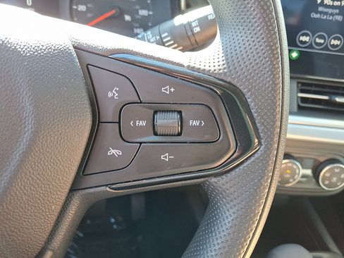 Used 2025 Chevrolet Trax LS image 21