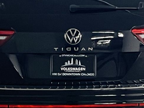 Certified 2023 Volkswagen Tiguan SE R-Line FWD image 34