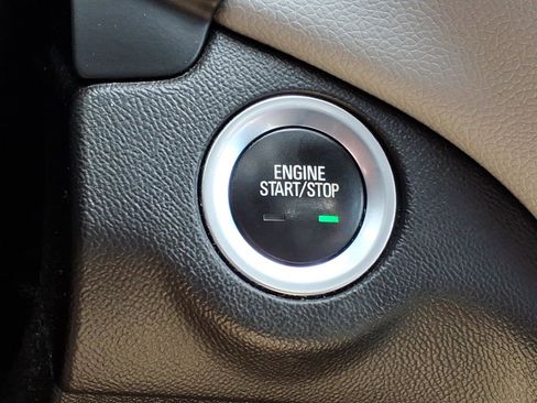 Used 2019 Chevrolet Equinox LS w/ LS Convenience Package image 22