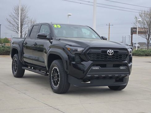 Used 2025 Toyota Tacoma TRD Off-Road w/ TRD Off Road Upgrade Package AWD/4WD image 3