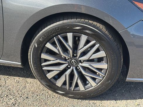 Used 2025 Nissan Altima 2.5 SV FWD image 30