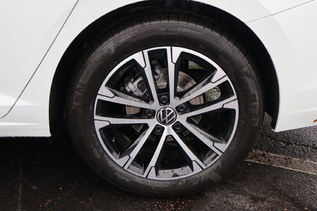 Used 2026 Volkswagen Jetta Sport FWD image 35