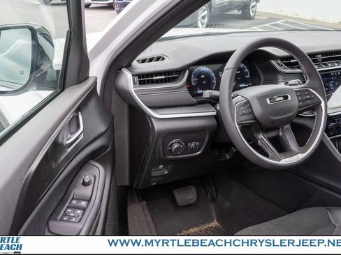 Certified 2024 Jeep Grand Cherokee L Altitude image 16