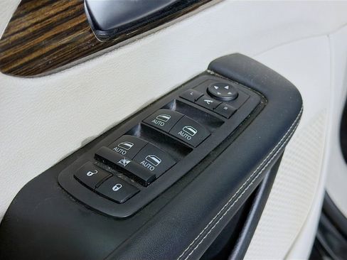 Used 2023 Chrysler Pacifica Limited image 22