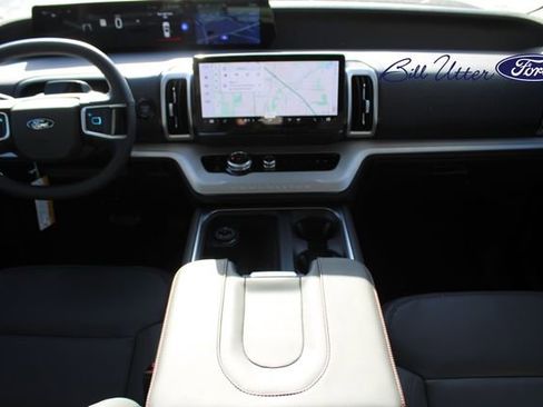 New 2025 Ford Expedition Active image 12