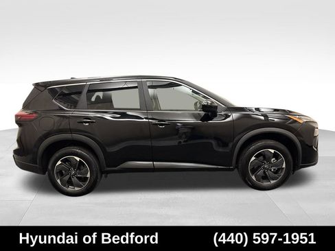 Used 2025 Nissan Rogue SV AWD/4WD image 4