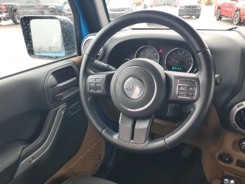 Used 2016 Jeep Wrangler Unlimited Sahara w/ Connectivity Group image 7