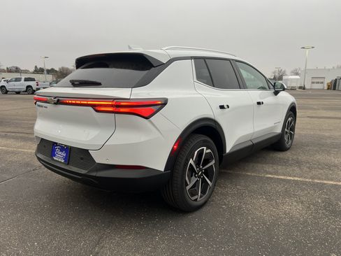 New 2026 Chevrolet Equinox EV LT image 3