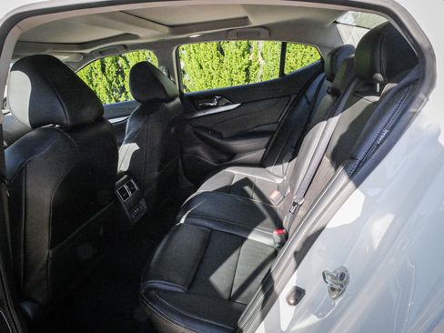 Used 2023 Nissan Maxima SL image 31