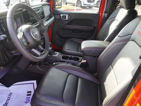 Certified 2025 Jeep Wrangler Unlimited Rubicon AWD/4WD image 18