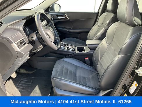 Used 2024 Mitsubishi Outlander SE FWD image 2