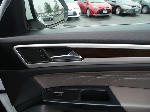 Used 2021 Volkswagen Atlas SE w/ Panoramic Sunroof Package AWD/4WD image 19