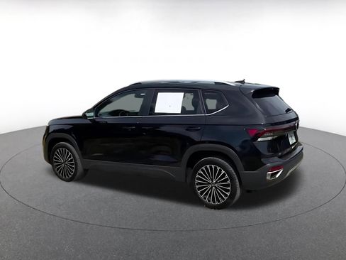 Used 2025 Volkswagen Taos SE FWD image 10