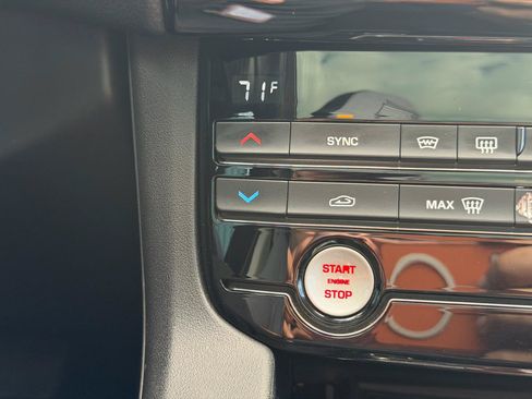 Used 2017 Jaguar F-PACE Premium AWD/4WD image 26