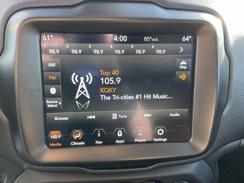 Used 2023 Jeep Renegade Latitude image 17