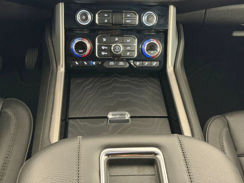 Used 2024 GMC Yukon Denali w/ Denali Reserve Package AWD/4WD image 15