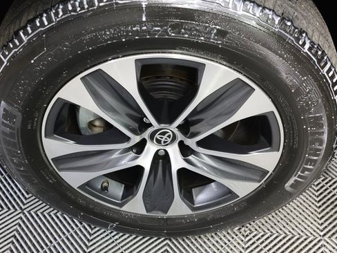 Used 2025 Toyota Highlander LE image 28