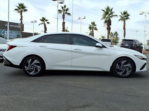 Certified 2025 Hyundai Elantra SEL image 6