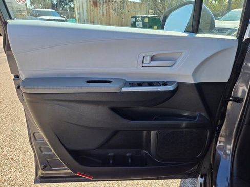 Used 2025 Toyota Sienna LE image 13