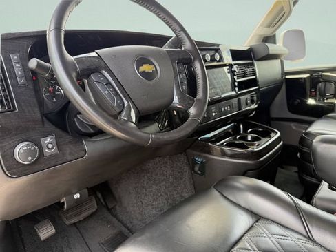 Used 2021 Chevrolet Express 2500 RWD image 18