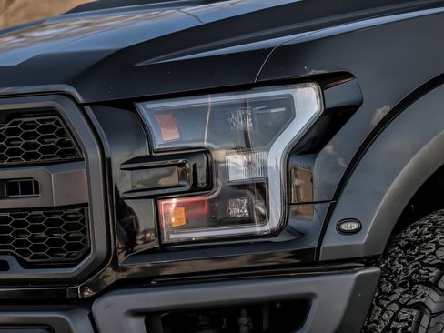 Used 2018 Ford F150 Raptor w/ Equipment Group 802A Luxury image 3